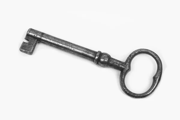 Один железный ключ на белом фоне — стоковое фото