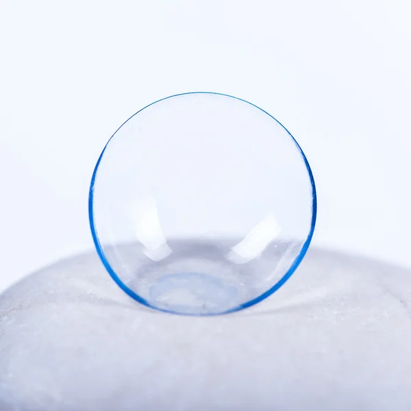 Standing contact lens — Stock Photo, Image