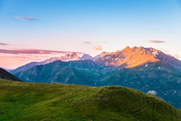 Beautiful morning over mountains — Stock Photo, Image