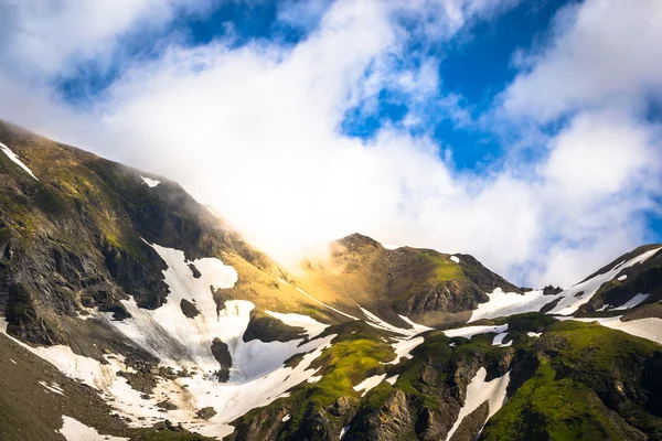 Endroit éclairé comme par magie dans les montagnes — Zdjęcie stockowe