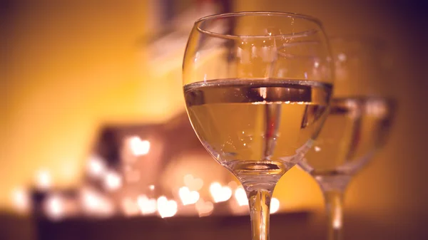 Celebração. Copos de vinho. O conceito de Dia dos Namorados . — Fotografia de Stock