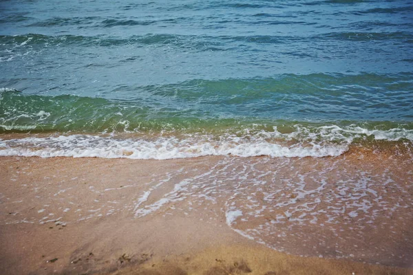 Laut Kaspia Air Atas Pasir Pantai Putih Bersih Dan Santai — Stok Foto
