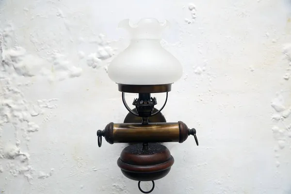 Vintage Wandleuchte Stilvolle Lampe Auf Der Tapete Wandleuchte Aus Vergoldetem — Stockfoto