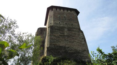 Khotyn kalesi. Batı Ukrayna 'nın Chernivtsi Oblastı' ndaki Khotyn 'de bulunan Dinyester Nehri' nin sağ kıyısında tahkim tesisi. 06.08.2019