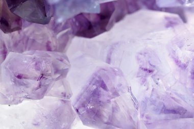 Mor Ametist kristal yakın çekim