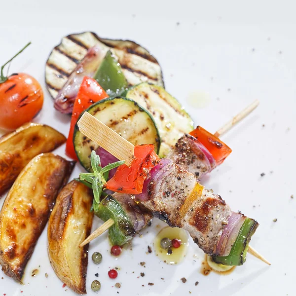 Grilled meat and vegetables — Stock Photo, Image