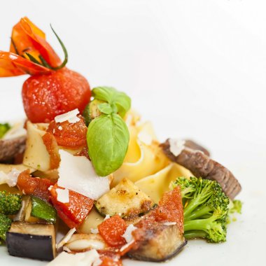 Akdeniz makarna yemek