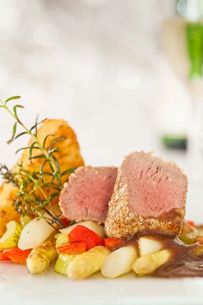 Roasted saddle of lamb on asparagus ragout and herbs — Stock Photo, Image