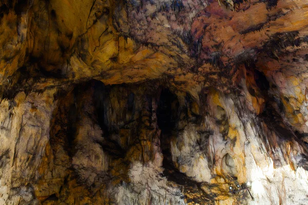 Estalactitas en la cueva — Foto de Stock