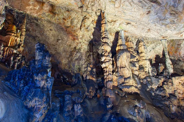 Stalactites in the cave — Stock Photo, Image