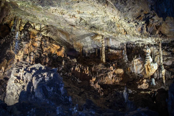 Estalactites na caverna — Fotografia de Stock