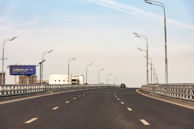 Moskova, Rusya - 29 Ağustos 2021: Güneydoğu akoru Moskova akor halkasının bir parçası. Güney-Doğu Chord çok kanallı otoyolu Moskova, Rusya 'da yapım aşamasında..