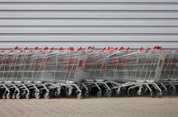 Vozíky v supermarketu — Stock fotografie