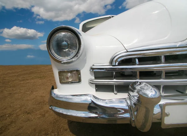 Старинный автомобиль — стоковое фото
