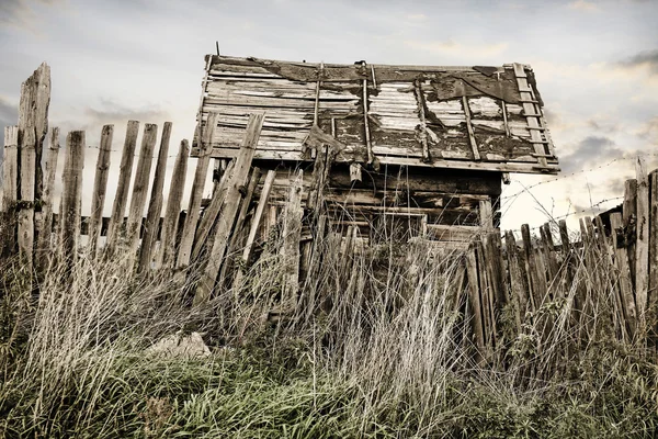 Legno gettato casa rurale — Foto Stock