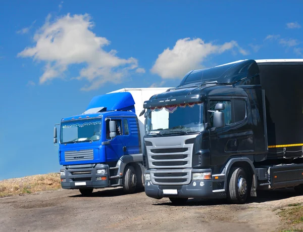 Two trucks against the sky — Stock Photo, Image