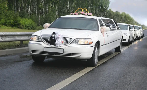 Wedding limousine with ex-court — Stock Photo, Image