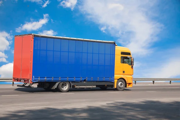 Truck goes on the way — Stock Photo, Image