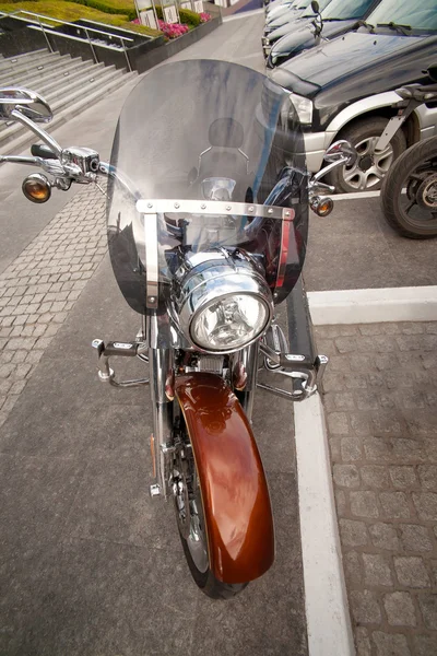 Motocicleta en estacionamiento —  Fotos de Stock