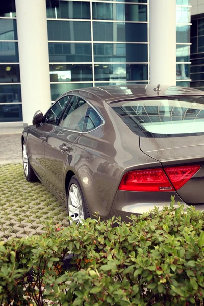 Luxury of car and office facade — Stock Photo, Image