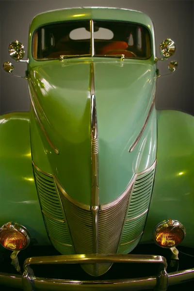 Coche verde antiguo — Foto de Stock