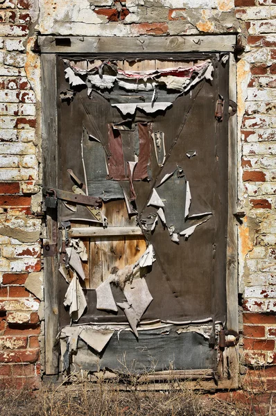 Velha porta fechada de madeira — Fotografia de Stock