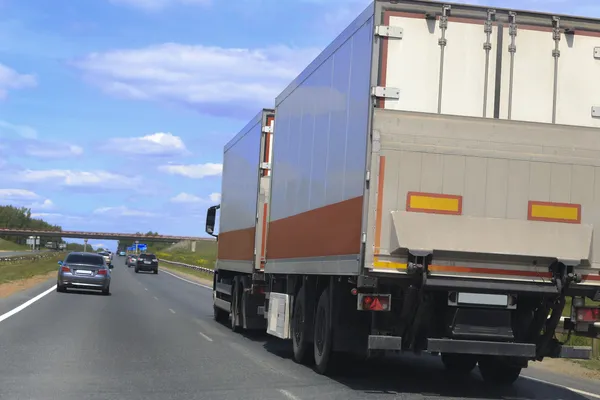 Truck moves on highway — Stock Photo, Image