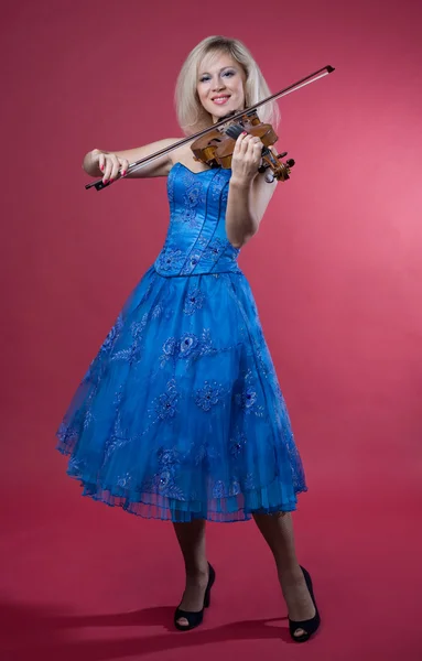 Mulher o violinista isola-se — Fotografia de Stock