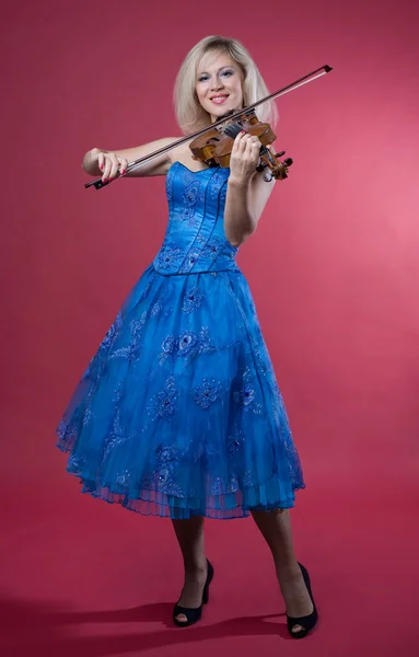 Vrouw de violist het is geïsoleerd — Stockfoto