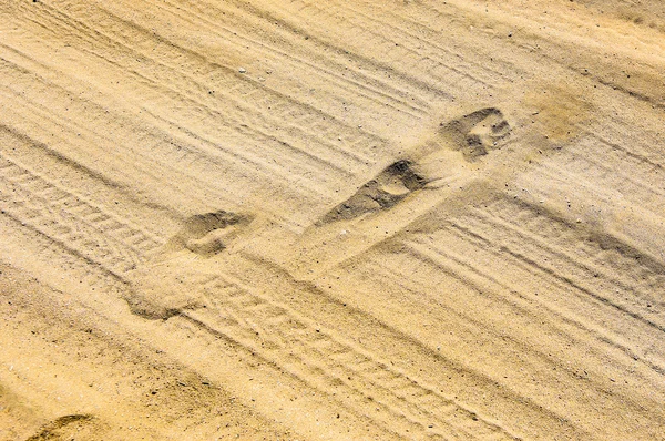 Prints of feet and car — Stock Photo, Image