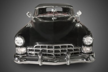 eski siyah bir araba