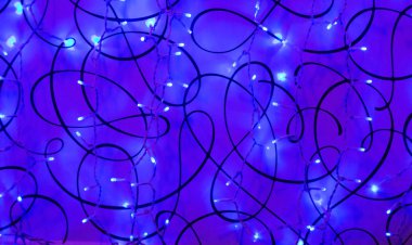 garland parlayan ile mavi arka plan