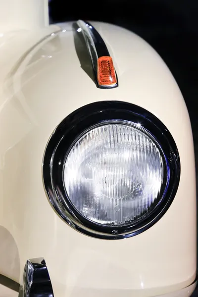 レトロな車のヘッドライト — ストック写真