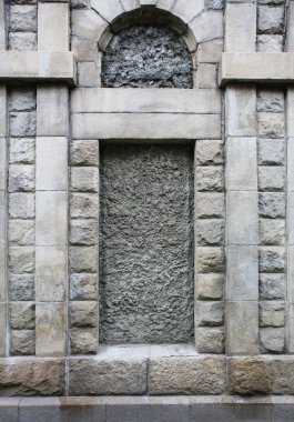 niş dikdörtgen taşlarla dan duvar