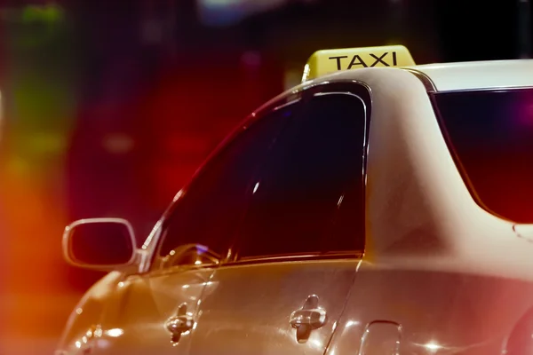 Taxi in night city — Stock Photo, Image