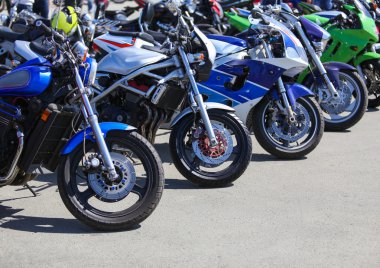 motosiklet üzerinde park 