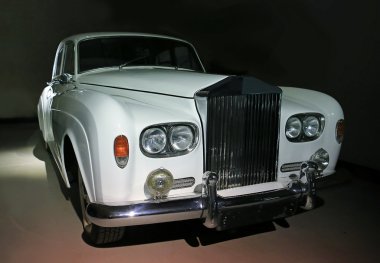 Antik beyaz nadir araba