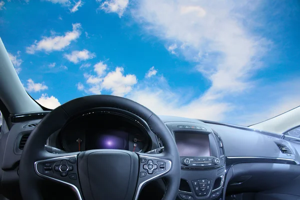 Vacker himmel från bil salong — Stockfoto