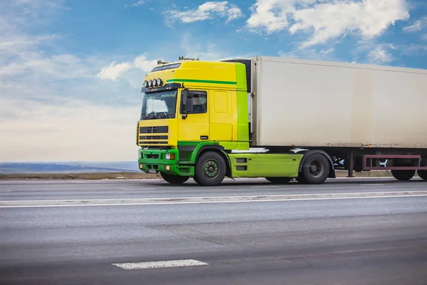 Camion Éclairé Par Soleil Balade Sur Une Route Campagne — Photo