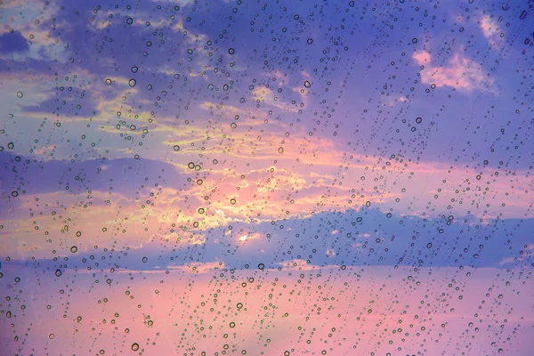 雲の中の夜明けの雨 スカイランドスケープ — ストック写真