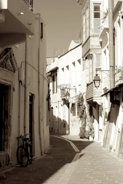rethymno dar sokaklarında.