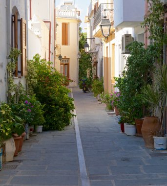 rethymnon karanlık sokaklarında.