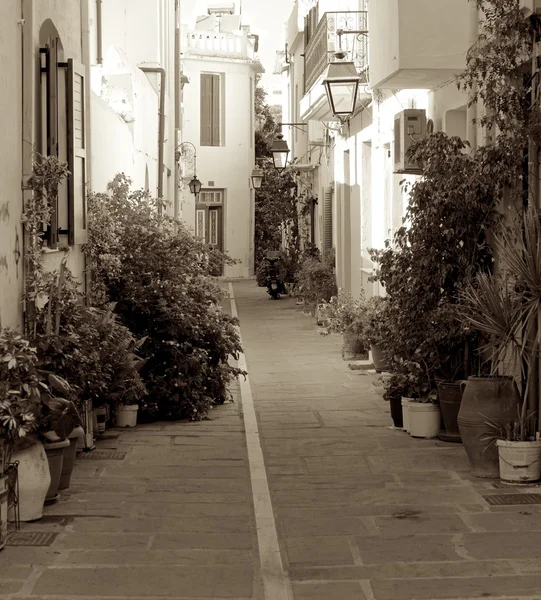 Shady streets of Rethymnon. — Stock Photo, Image