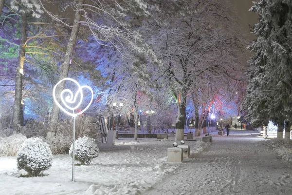 Road Winter Park Illuminated Colorful Lanterns Lot Snow — Stock Photo, Image