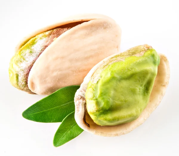 Pistachio nuts with leaf isolated on white — Stock Photo, Image