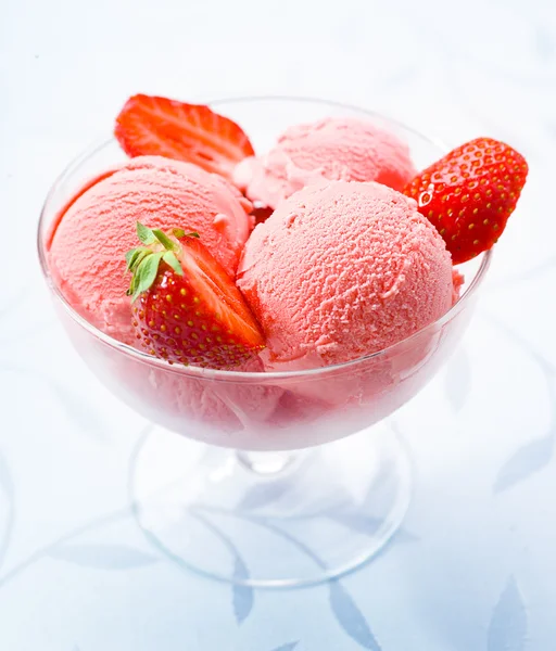 Gelato alla fragola — Foto Stock