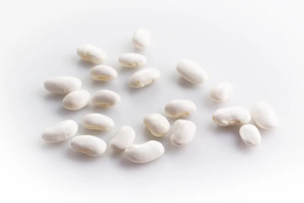 白色背景上的白扁豆 — 图库照片