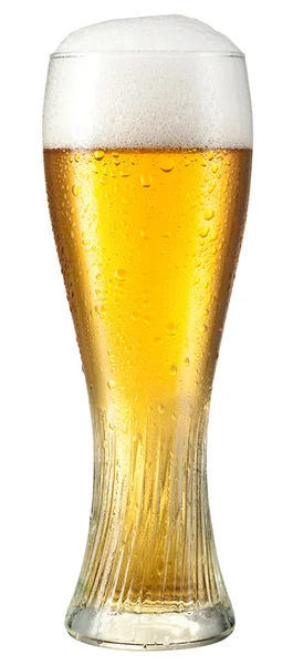 Vaso de cerveza ligera con gotas aisladas sobre fondo blanco. Cli. — Foto de Stock