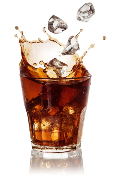 Cola glass with falling ice cubes over white. With clipping path — Stock Photo, Image