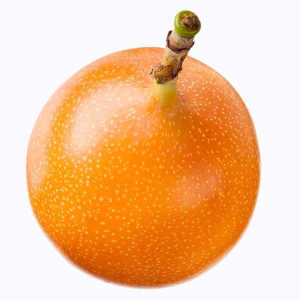 Granadilla. Fruit de la passion isolé sur blanc — Photo